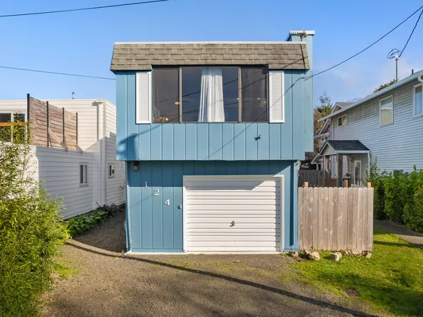 124 S Falcon St, Rockaway Beach, OR 97136