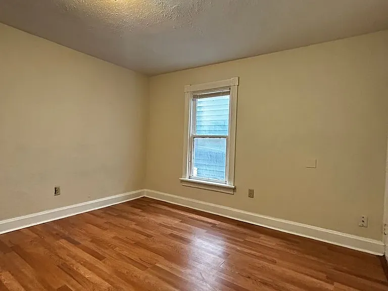 417 Clarendon Ave — Photo 12