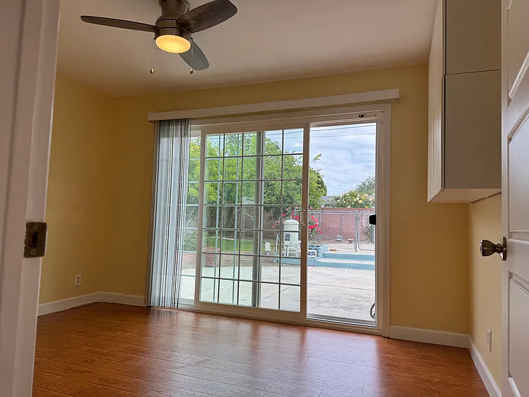 22936 Gault St — Photo 14