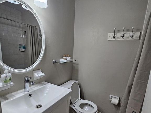 2nd image of 400 Oakridge Blvd #260