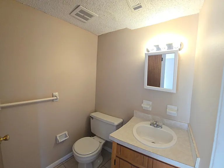 106 Valencia Dr — Photo 13