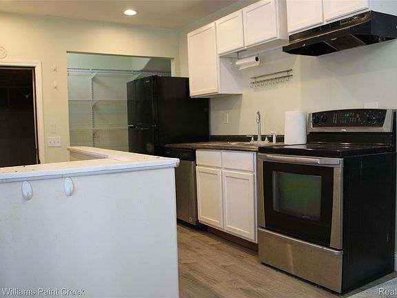 3rd image of 4206 N Linden Rd