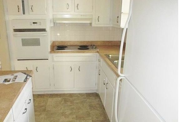 2nd image of 986 Parkwood Dr
