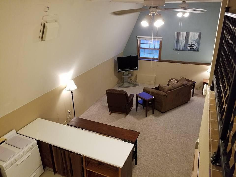 1st image of 118 E Bremer Ave #203