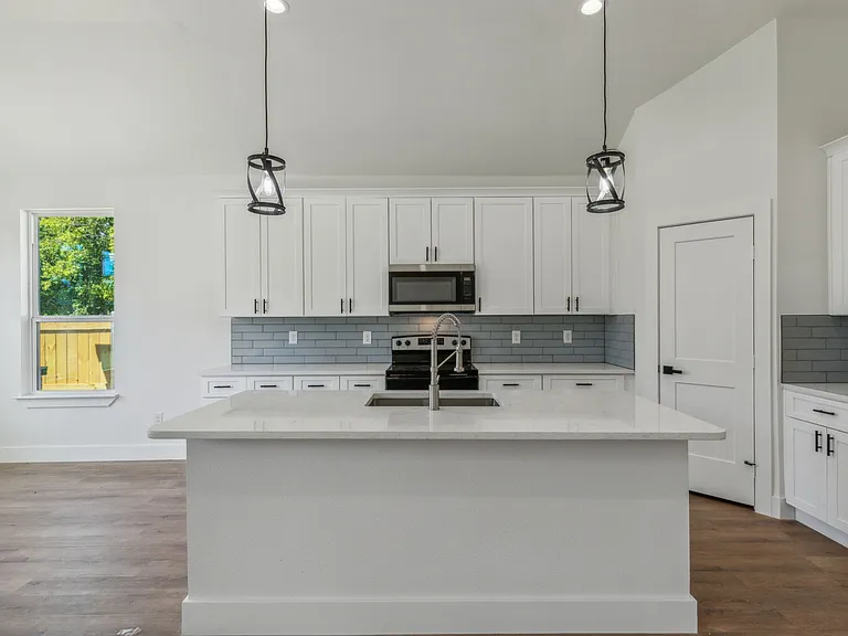 4617 Pickett St — Photo 9