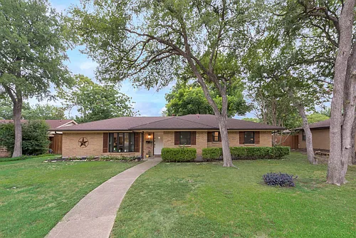 1718 Westminster Dr Photo 1