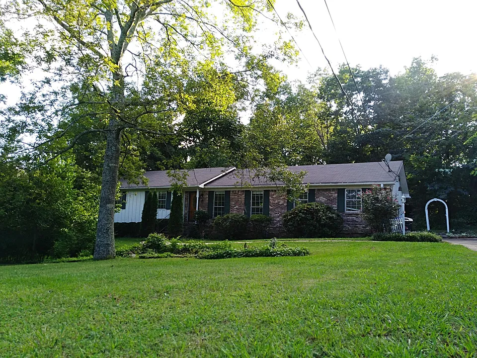2322 Ivy Ln