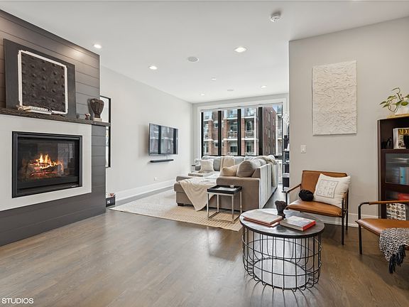 2nd image of 2447 N Clybourn Ave #2
