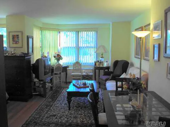 70-25 Yellowstone Boulevard image 1 of 1