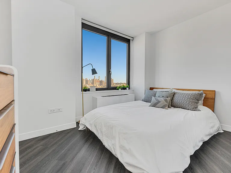 250 E Houston St #9B — Photo 2