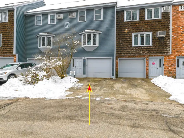 135 Valley West Way, Manchester, NH 03102