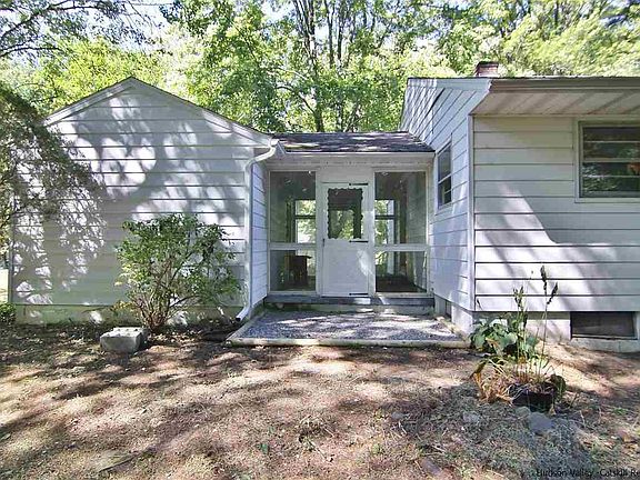 3rd image of 22 Wayside Dr