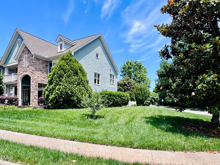 1073 Gold Rock Ln — Photo 2