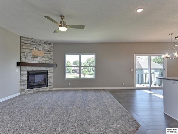 3rd image of 7955 Westshore Cir