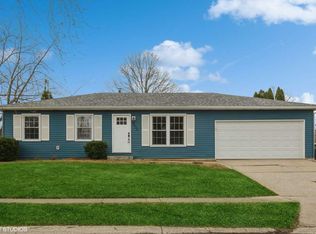 2304 Hollandale Dr, Valparaiso, IN 46383