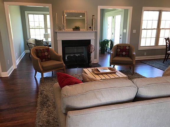 3rd image of 1124 Leawood Dr