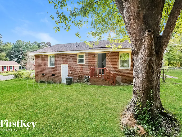 2330 Knight Dr — Photo 14