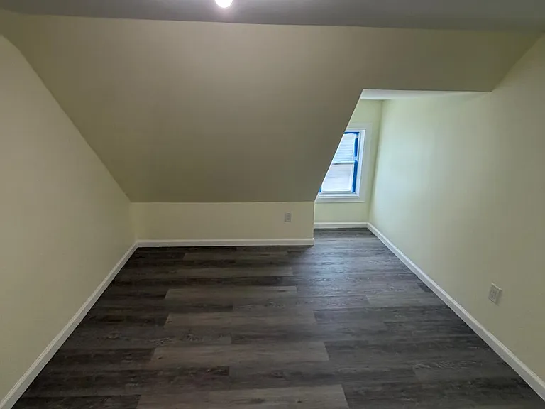 27 Lockman Ave #J — Photo 8
