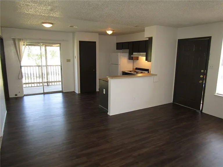 4910 Pepper Ln #D — Photo 2