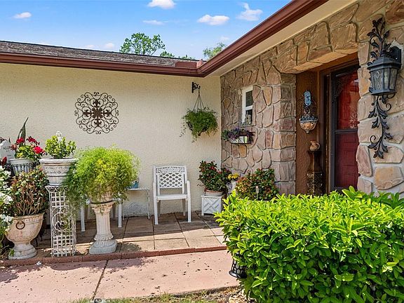3rd image of 10541 Green Meadow Ln