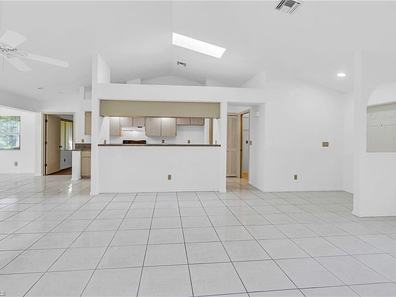 4th image of 1214 Albemarle CIR