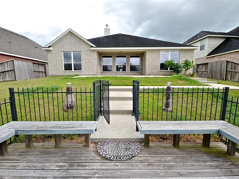 2727 Lake Villa Dr — Photo 12