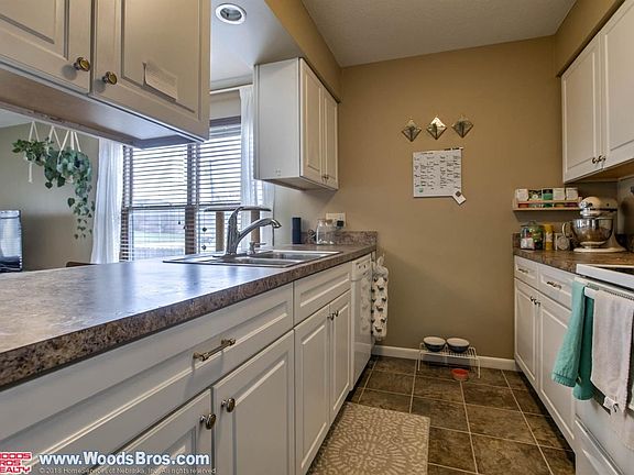5th image of 920 Carriage Way #11