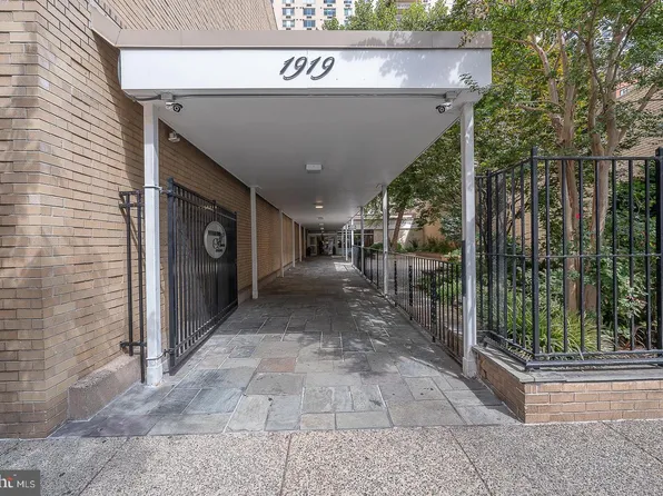 1919 Chestnut St APT 2822, Philadelphia, PA 19103