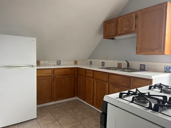 15 Kirby St #2, South Dartmouth, MA 02748