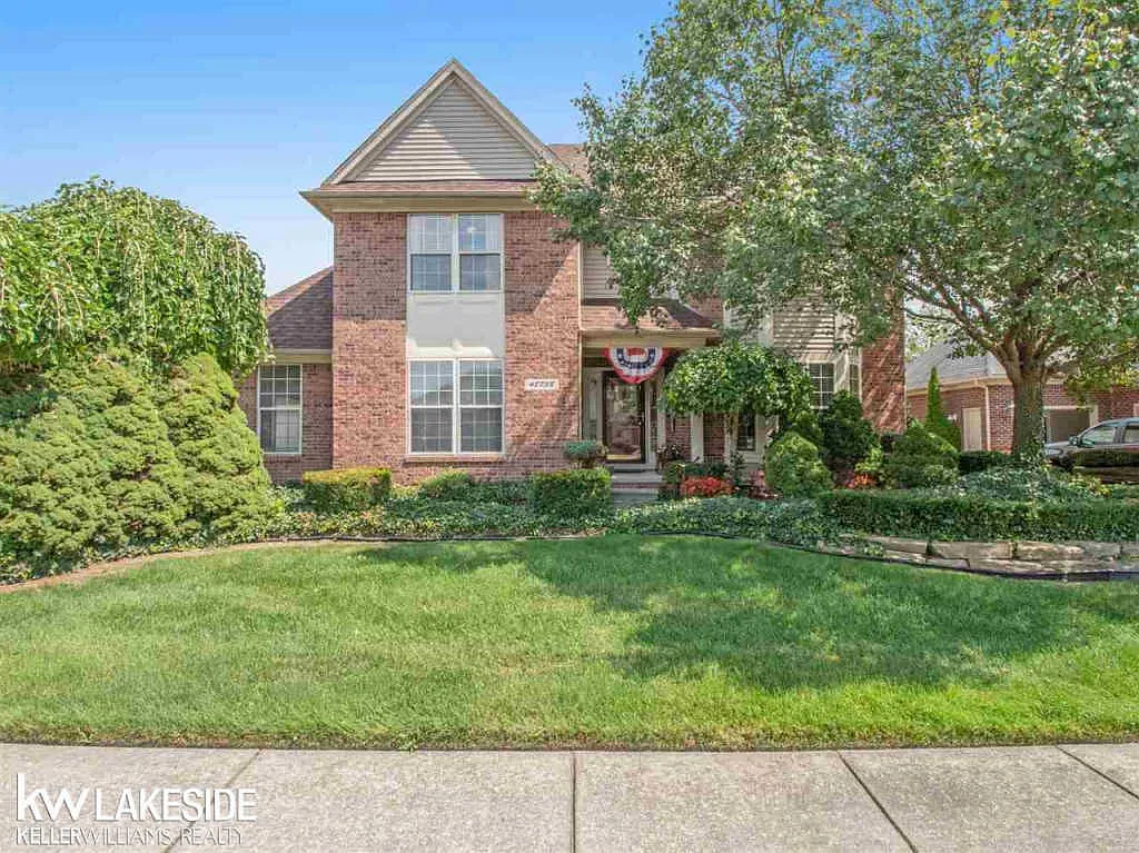 48738 Crescent Dr photo 1