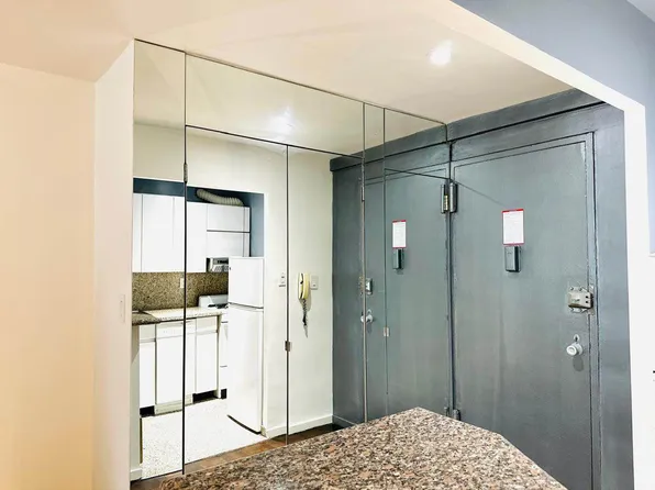 209 East 56th Street image 28 of 34