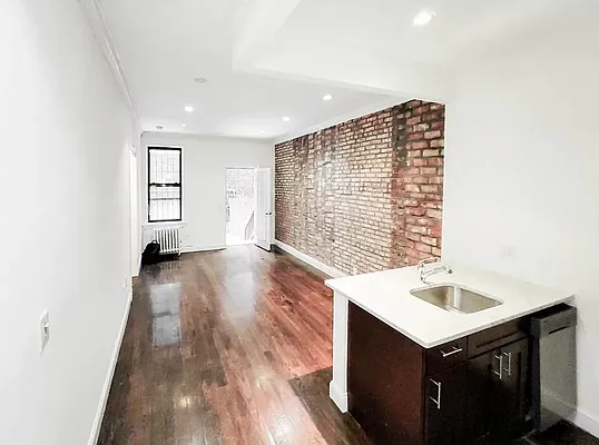 Rented by Metropolitan Property Group | media 10