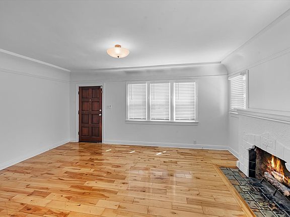 4th image of 9059 Carson St