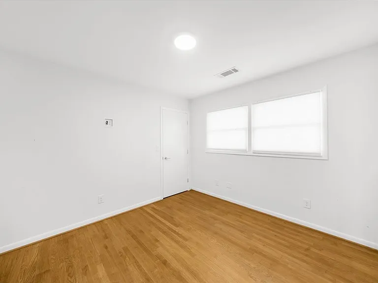 2420 Cove Cir — Photo 15