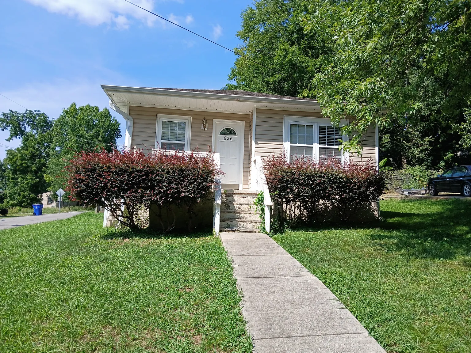 3 bed, 1028 sqft, $1,350 — Photo 1