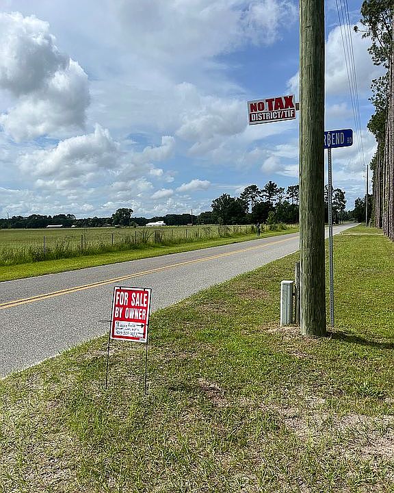 2nd image of 9782 Riverbend Rd