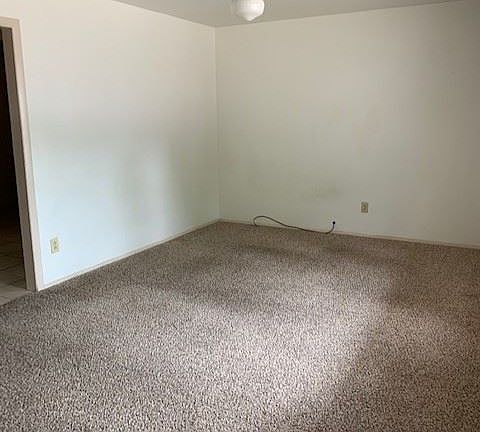 2nd image of 926 Alexander Cir