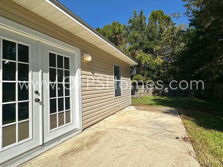 2426 Houston Cir — Photo 25