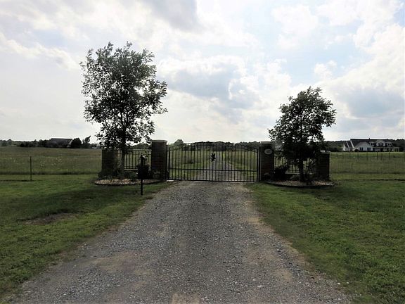 3rd image of 527 Boone Rd