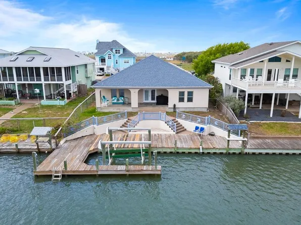 204 Lands End St, Rockport, TX 78382