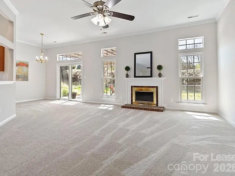 12100 Landing Green Dr — Photo 2