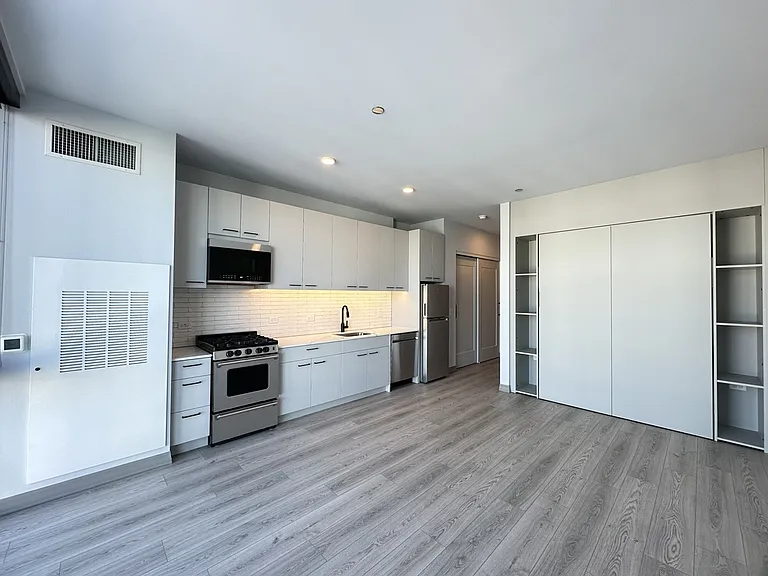 2155 N Elston Ave #17 — Photo 7