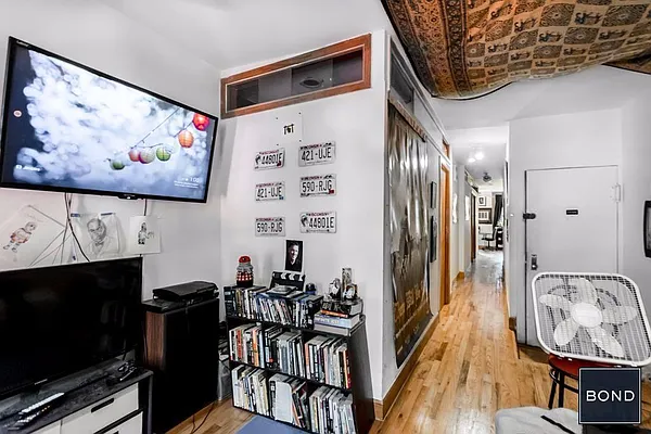 Rented by Bond New York | media 61