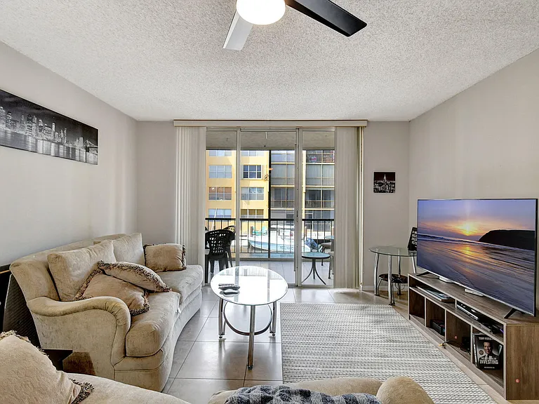 777 S Federal Hwy #202-H — Photo 7