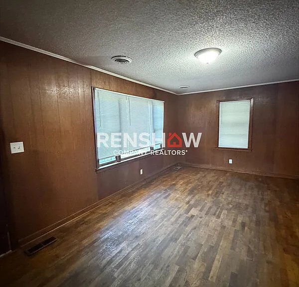 155 Moore Rd — Photo 3