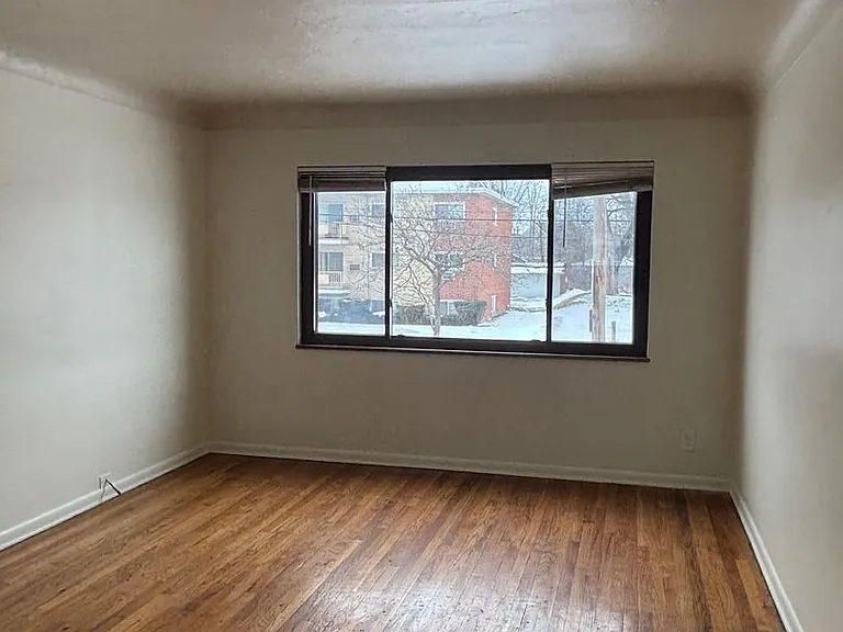 17840 Lake Shore Blvd — Photo 3