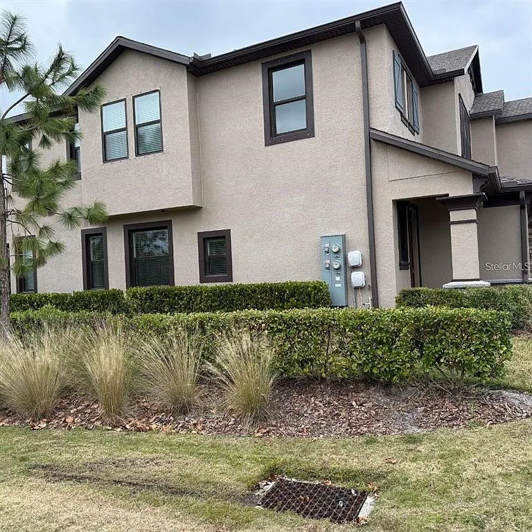 3 bed, 2.5 bath, 2047 sqft, $2,850 — Photo 2