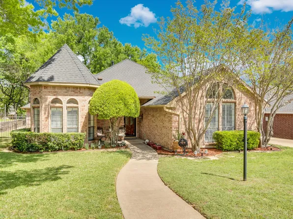 1105 Crestwood Ct, Desoto, TX 75115