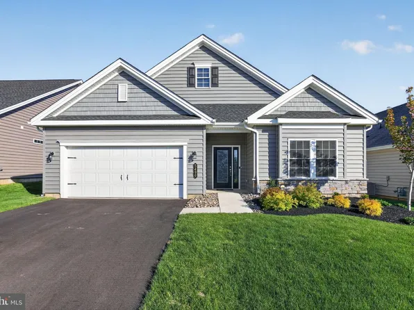 5490 Traditions Dr, Coopersburg, PA 18036