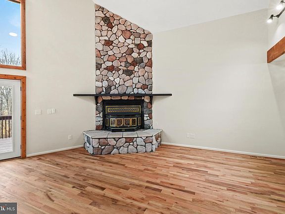 4th image of 343 Beaver Dam Woods Dr